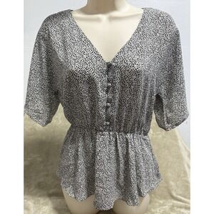 Sienna Sky Womens Top Sz Small Black White‎ Animal Print Flutter Sleeve Blouse